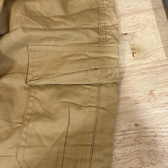 Men's Tan Cargo Shorts - Picture 3 of 4